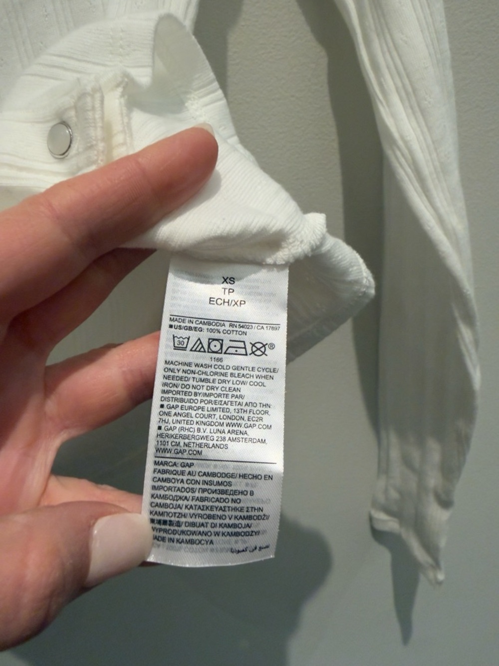 NWT- GAP Long Sleeve Pointelle Crop White  Snap Button Cardigan Size XS Women’s - Picture 5 of 9